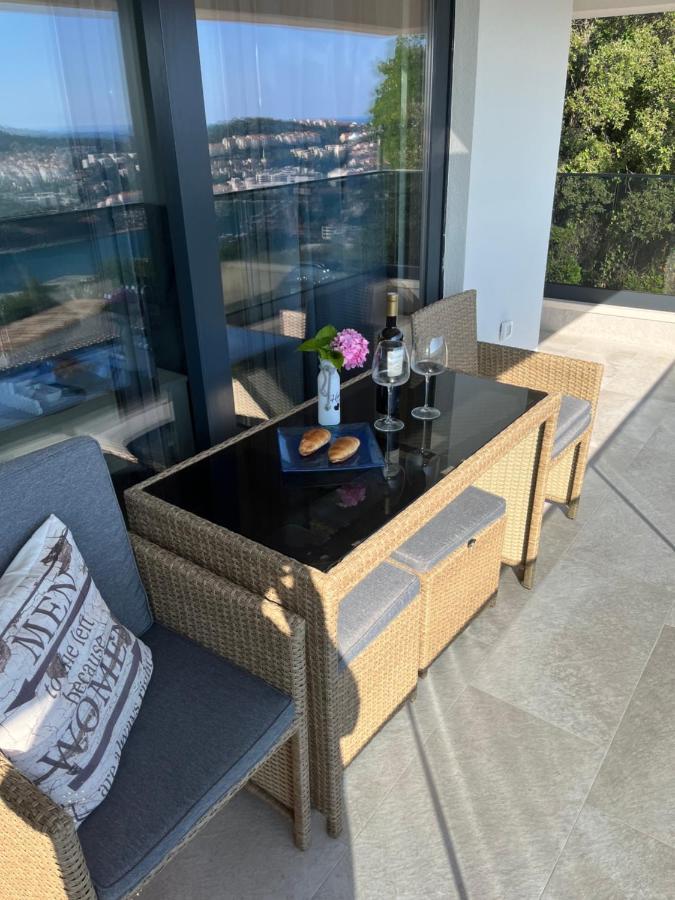 Apartment View *